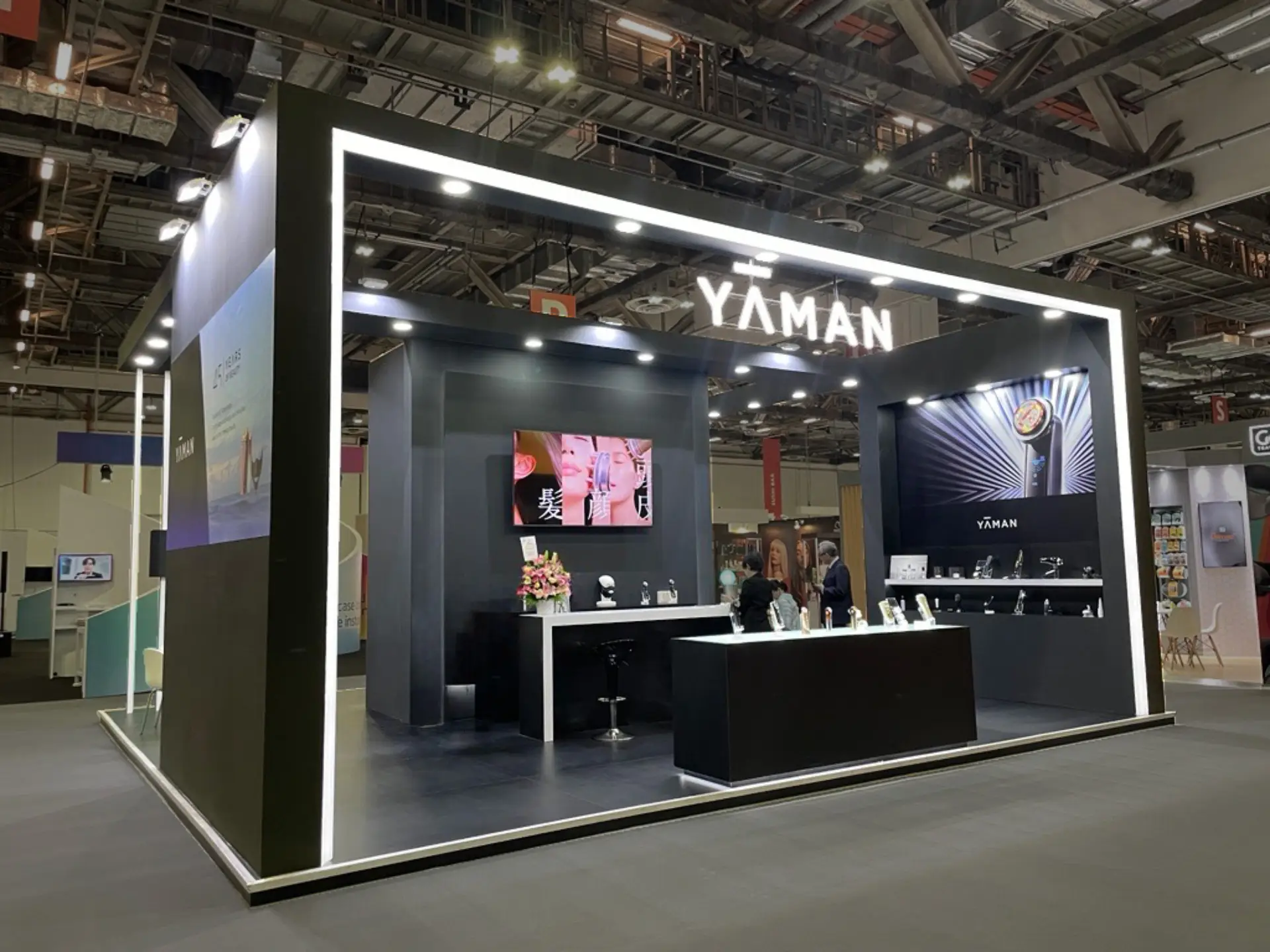 Recreating the charm of physical store! Booth design showcasing shining brand and products